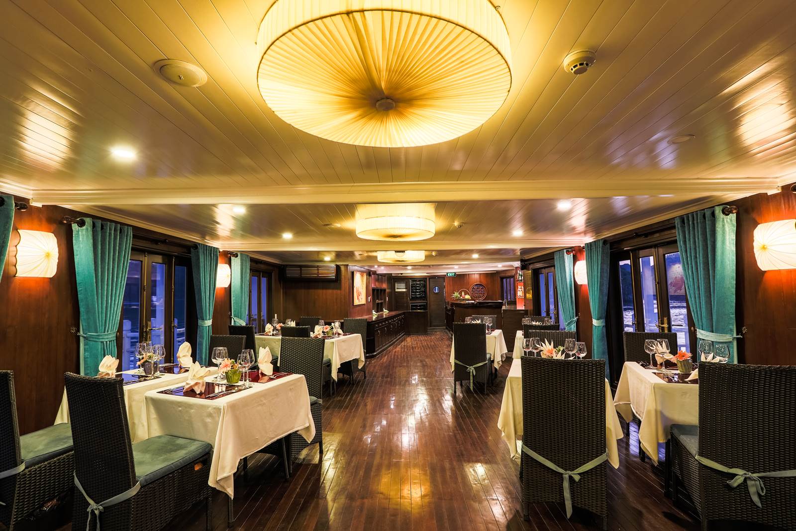 Bhaya Cruises Halong Bay Team 11