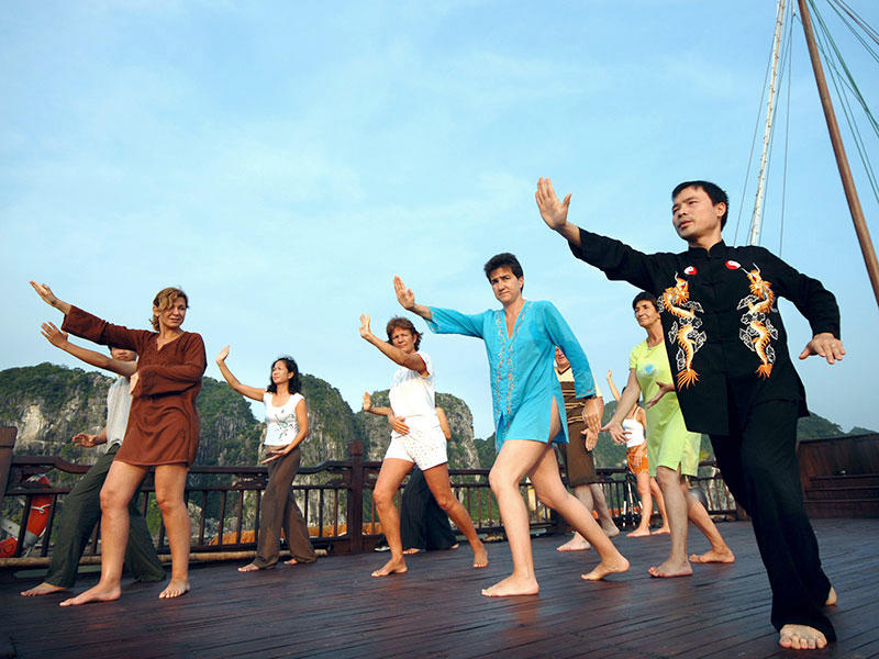 Bhaya Cruises Halong Bay Team 9